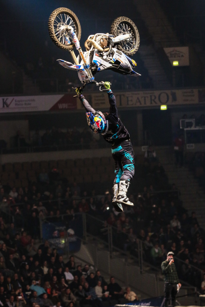 Championship at NIGHT of the JUMPs